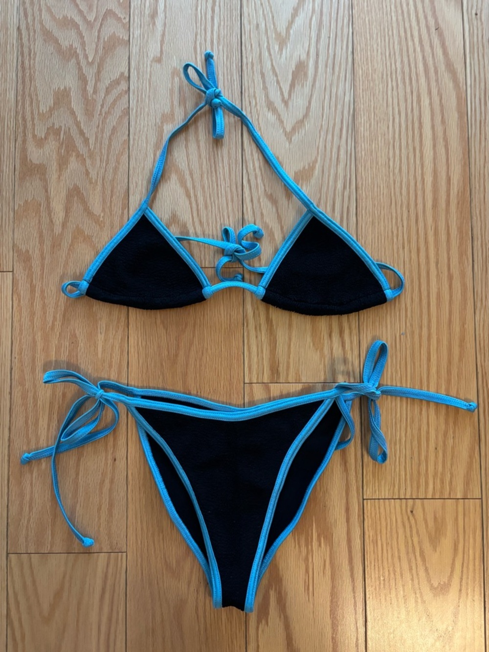 HUNZA G Gina Contrast Triangle Bikini Set